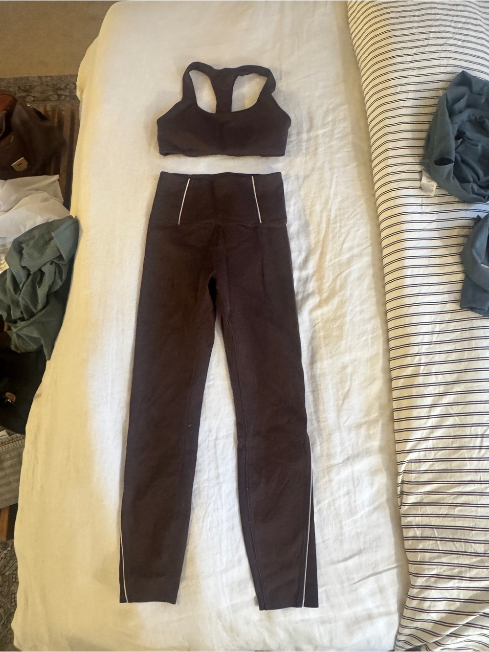 High-Waist Athletic Leggings in Dark Brown
